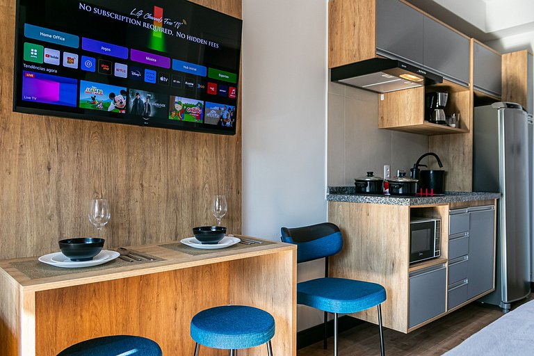 Studio imbatível - em frente ao Metrô!
