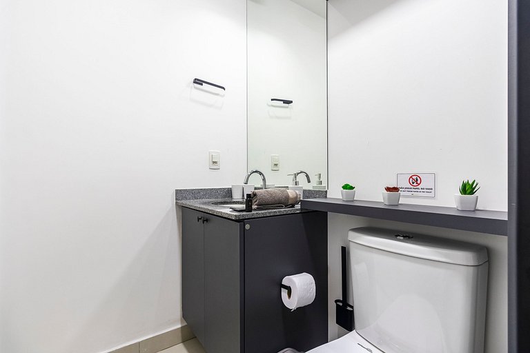 Studio Cama King - na porta do metrô