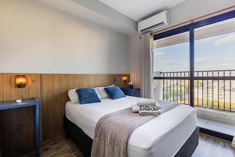 Studio frente ao Metrô + Piscina e Rooftop!